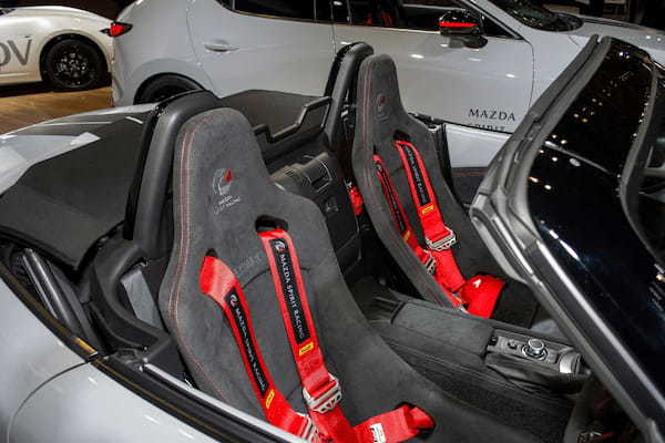 マツダ、ロードスターに2.0Lエンジンを積んだソフトトップモデルのコンセプトカーを披露