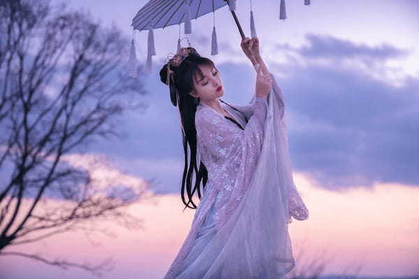 「八面玲瓏」とはどんな意味の四字熟語?その成り立ちや類義語は?