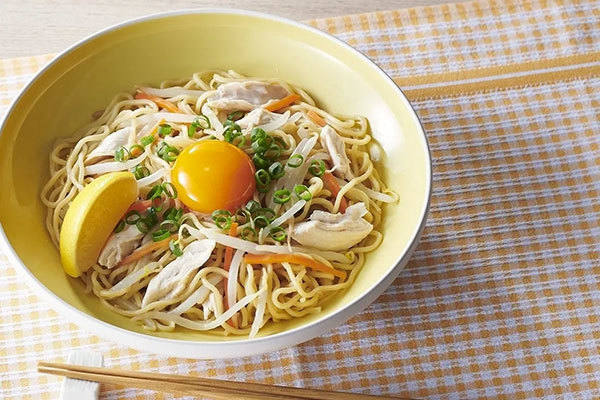 お客様の声にお応えし、3年ぶりに復活 「煮込みラーメン®　コクうま鶏塩ちゃんこ味」発売