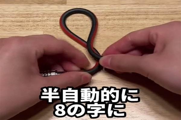 「絡まりにくいコードの巻き方」スマホの充電コードの劣化防止にも役立つ！