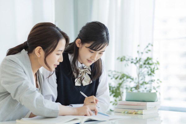 高卒で社労士（社会保険労務士）を目指したいなら何をすればいい？