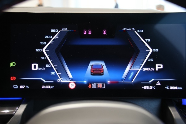 BMWの期間限定ポップアップ・エキシビションで、8世代目に進化を遂げた新型5シリーズを発表