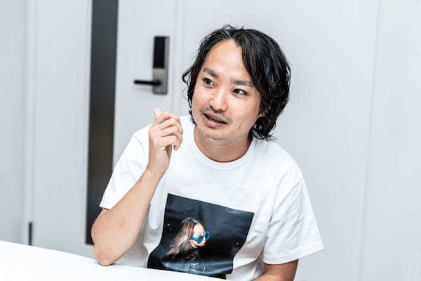 超セカイ系映画『Love Will Tear Us Apart』が描く“血と狂気”のラブストーリー! 「傘の中に知らないおばさんが…」宇賀那健一監督インタビュー