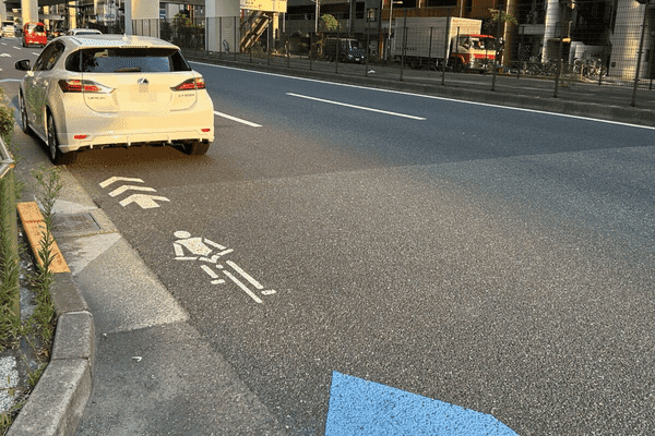自転車レーンへの駐停車