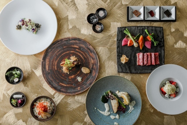 今年の“母の日”は5月14日(日)!ブッフェ、鉄板焼き、フレンチ、アフタヌーンティーを楽しめる各レストランで、母の日向けのお祝いプラン登場!『母の日のお祝いプラン各種』販売