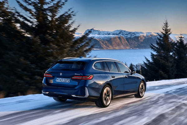 新型｢BMW5シリーズ ツーリング｣誕生！ 同シリーズ初の48V MHEVを設定､スタイリッシュなデザインに進化