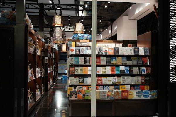 出版市場は堅調も書店の店舗数減少には歯止めかからず……リアル書店の生き残り策は？