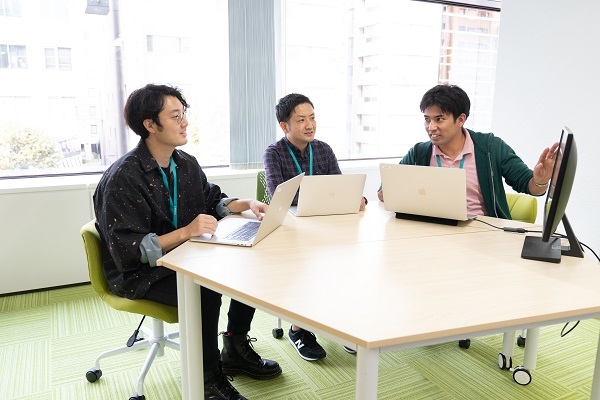 「同じ失敗を繰り返さなければ、良い方向に進んでいく」アイデミー若手社員を救った、上司からのアドバイス