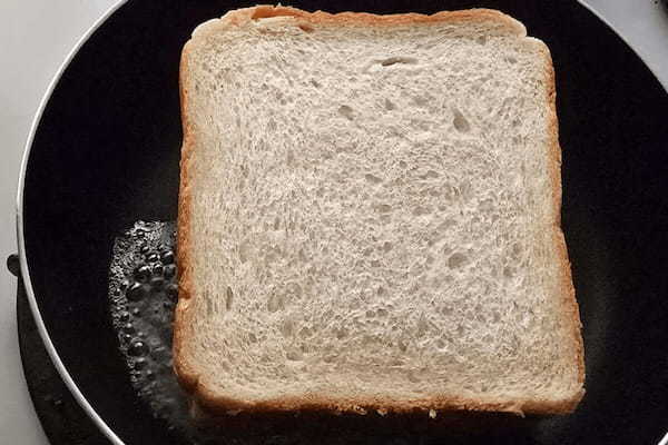 フライパンで作る「チーズたっぷりホットサンド」が激ウマ これはズルい…