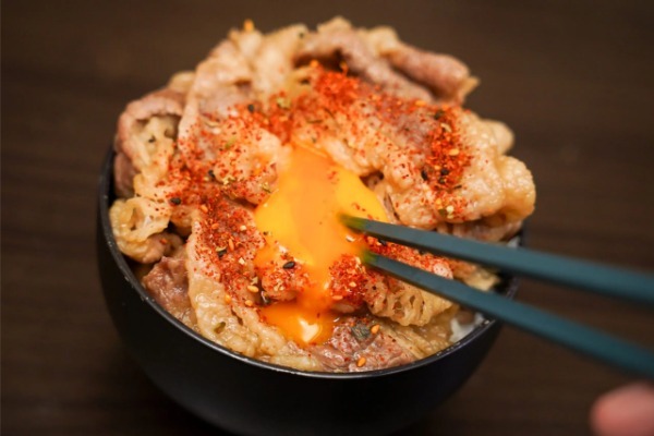 鳥羽シェフのたった3分で作れる「すき焼き丼」が激ウマ　簡単すぎて食べる時間の方が長いレベル