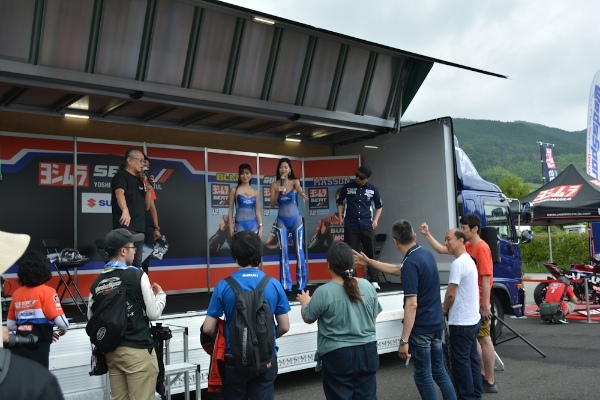 4輪ホイールメーカーのウェッズが2輪のヨシムラジャパンとスポンサー契約を締結！