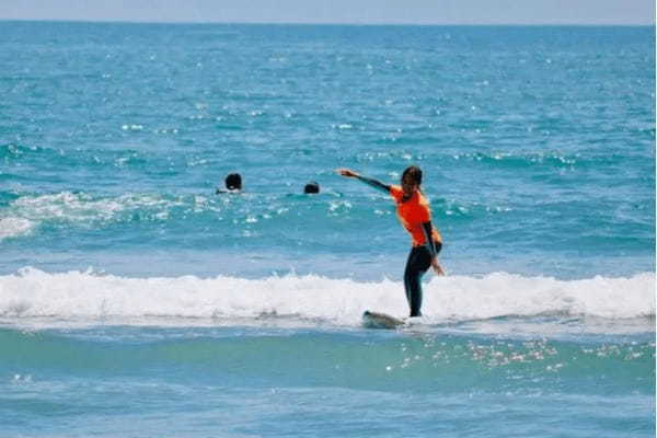 湘南のサーフィンスクールまとめ！初心者〜もっと上達したい人向けまでサポート充実！