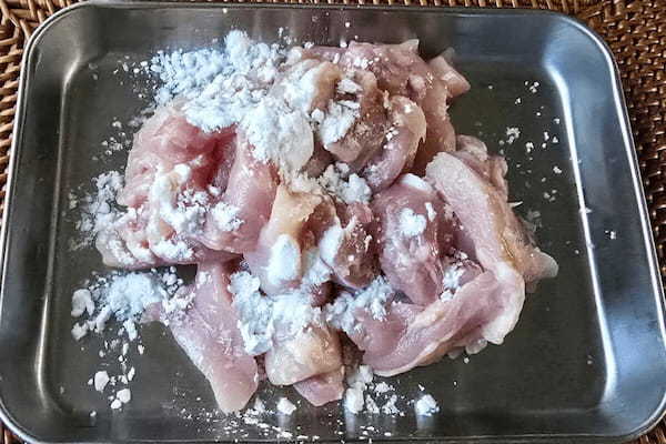 「新玉ねぎと鶏もも肉」あったら作って! ワンパンで完成の激ウマおかず