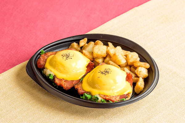 【Eggs ’n Things】さつまいもを使ったブリュレパンケーキが登場！「スイートポテトと焼き芋のパンケーキ」「メープルベーコンのエグスンベネディクト」9月29日（金）～10月31日（火）まで販売