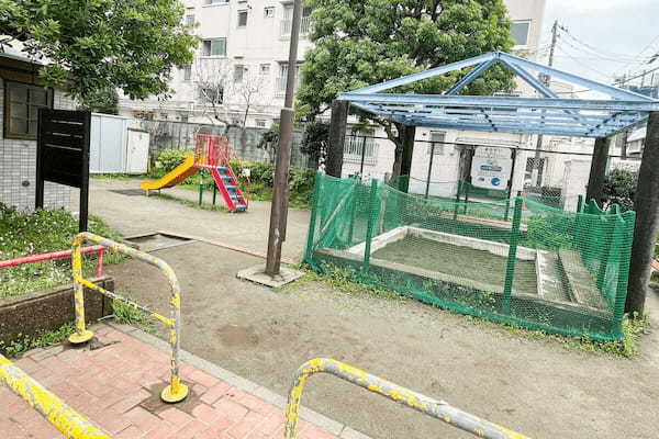 新宿で目にした公園の“意地悪ベンチ”、物議醸すも…　役所が明かす30年続く「騒音問題」に愕然