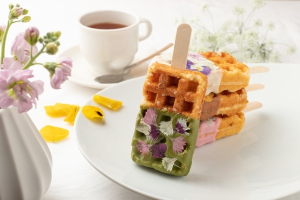 【食べるブーケ?!】京都生まれのワッフルバーが花束に変身!2023年の母の日は、目と舌で楽しむ超華やかブーケワッフルで、お母さんを笑顔に◎4/14(金)〜早割受付開始