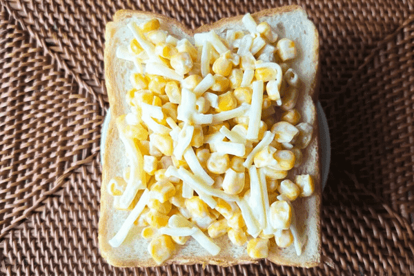 コーンマヨトースト・食パン
