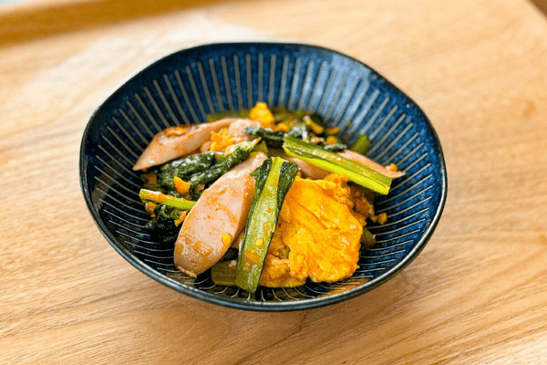 たまごと魚肉ソーセージの炒め物