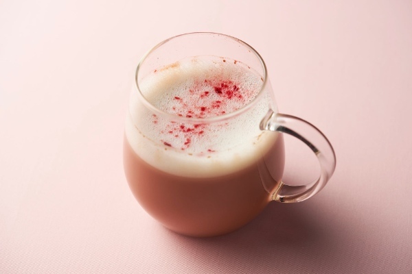 【プラントベースの1110 CAFE / BAKERY】桜色の期間限定商品が登場！／桜の下で、彩り豊かなBEETSを、心地の良いBeatとともに