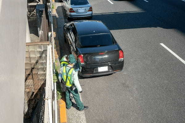 誤解してる人多すぎ！車内に人がいても“駐車違反”になってしまうのに“勘違い”が横行しているワケ