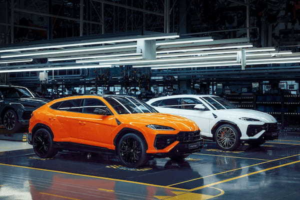 【公式動画】ランボルギーニ ウルスSEがデビュー。V8ツインターボPHEVを搭載