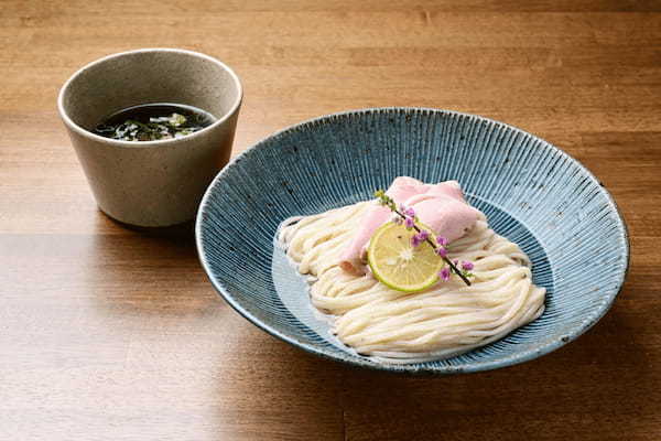 「雲雀のように春の空高く舞い上がって啜る」銀しゃりご飯を片手に中華そば!本格派ラーメン「おダシと銀しゃり 中華そば 雲雀 -hibari-」(プロデュース店)