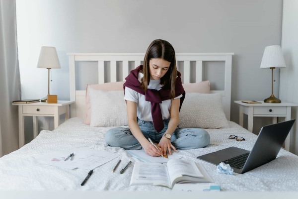 【医療秘書】の仕事内容とは？医療事務とは違う？年収や資格まで解説！