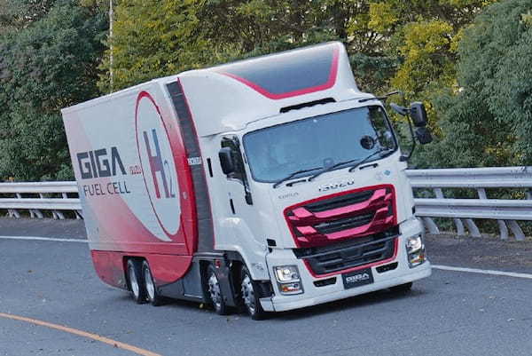いすゞとホンダがタッグを組んで開発する燃料電池大型トラックが公道実証走行を開始