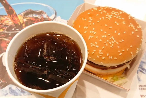 マックのアイスコーヒーがリニューアル！コーヒー好きの千原ジュニアも「マジでおいしい」と絶賛