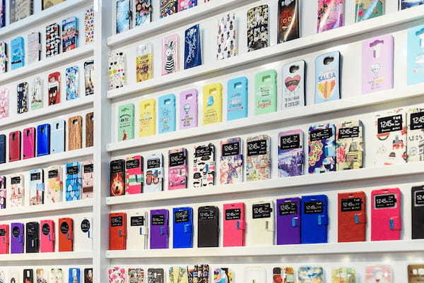iPhone 13スマホケース人気は「無くさない」ためのケースが1位【UNiCASE調査】
