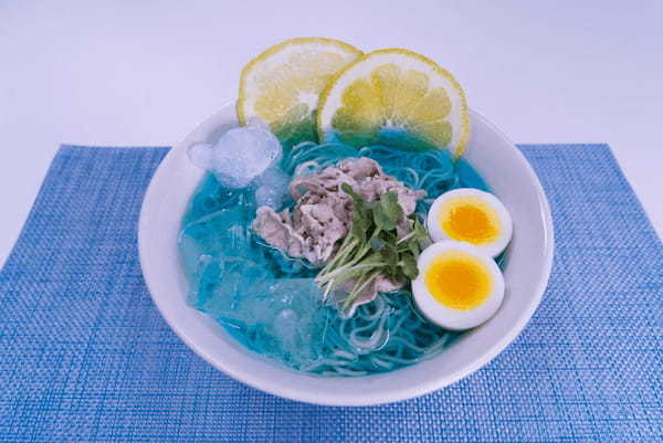 福岡県糸島市のラーメン屋、塩ダレベースのマリンブルー冷やしラーメン6/13新発売【天をも穿つ】