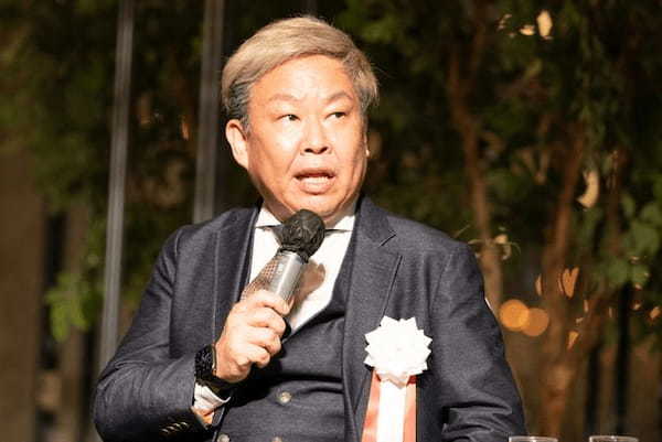 飲食業界の現状と今後を知る。『HAJIME』米田肇シェフほか食団連メンバーが語ったこと 昭和レトロデザインの紙容器入り100%果汁が拡大 第3弾「青森りんごミックス」3日から数量限定発売 エム・シー・フーズ