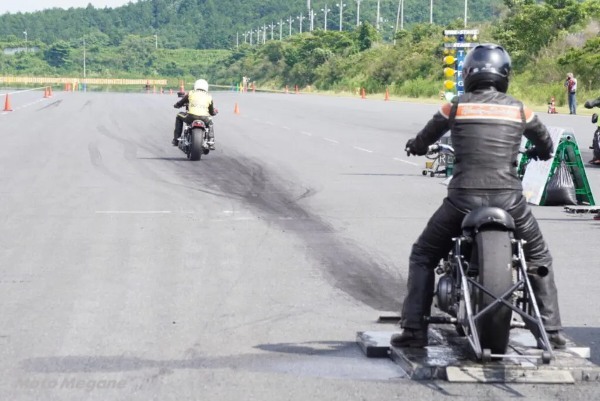 【会場の動画あり】フルスロットルでバイクのポテンシャルを引き出せ！ ドラッグレースが面白い‼︎