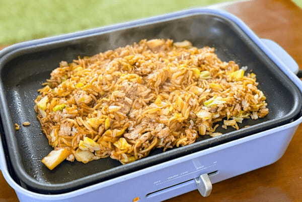 『男子ごはん』ホットプレートで「最高の焼きそばめし」 “味付け”が目からウロコ…