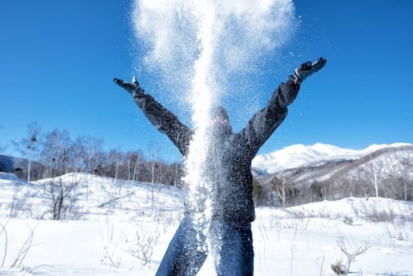 バックカントリーのスノーボード入門ガイド！気になる魅力や必要な装備をご紹介！