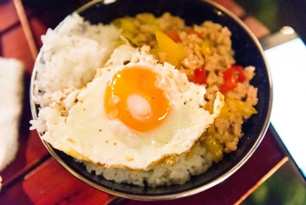 メスティンの炊飯方法ガイド！水の量や蒸らし時間など美味しいご飯を炊くコツを解説！