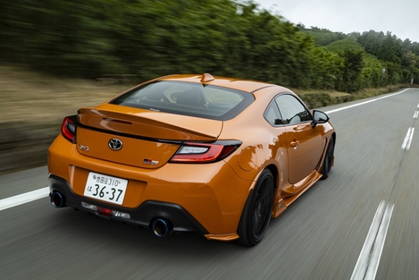 トムスが多様な拡張性を踏まえたGR86のベースコンプリートカーを発表