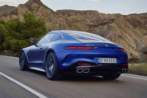 2+2仕様を新設定した新型メルセデスAMG GTクーペが日本デビュー