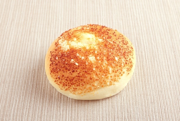 【513BAKERY】5月は「日本全国ご当地パンフェア」を開催!三重県の特産品・松阪牛など、全国各地のご当地食材を使ったパンが大集合!また、5月12日(金)から創業13周年を記念したパン福袋を販売!