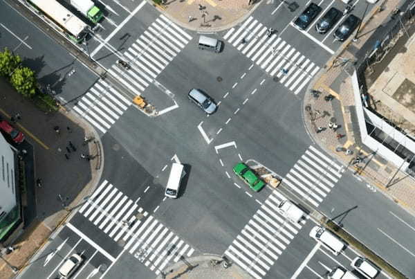 「安全なつもり」の運転がかえって周囲を危険に…「優先道路でも譲っちゃう」慎重すぎるドライバーの「危ない!」集