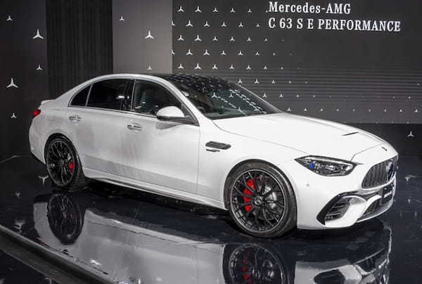 第5世代メルセデス・ベンツ・Cクラスの最強バージョン「メルセデスAMG C63 S E PERFORMANCE」が日本上陸