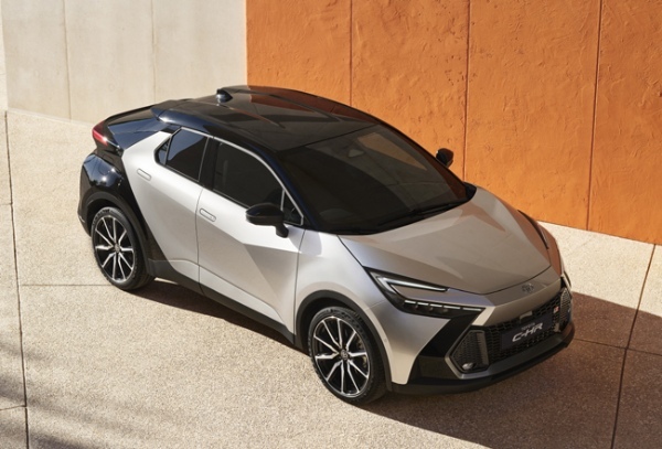 日本への未導入が残念！　欧州で第2世代の新型トヨタC-HRがデビュー