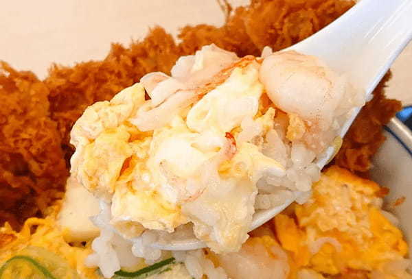 食欲があふれ出す！かつやの「海鮮たまごチキンカツ丼」がビジュアル最強すぎた