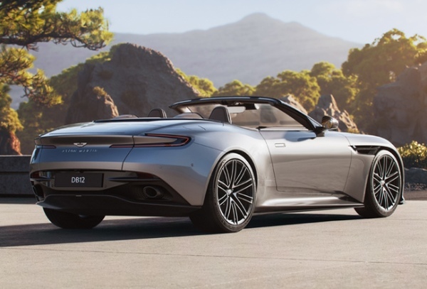 アストンマーティンの新世代DBシリーズの「DB12」にオープンモデルが登場