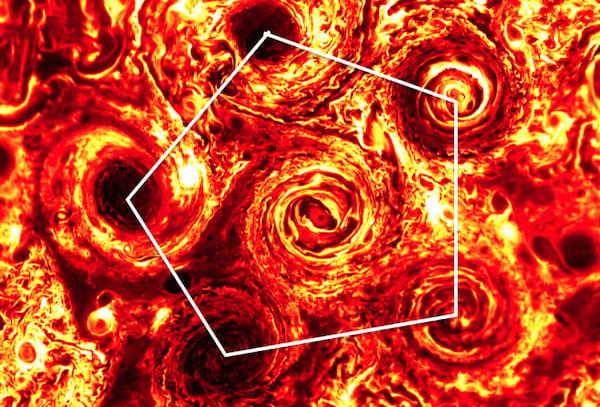 木星南極の「五角形」の嵐、気づいたら「六角形」になっていた？