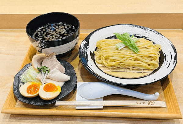 北陸の旬の食材で握る創作鮨「鮨うら山」がプロデュースするラー メン店「麺うら山　栄本店」が2023年2月2日にグランドオープン！