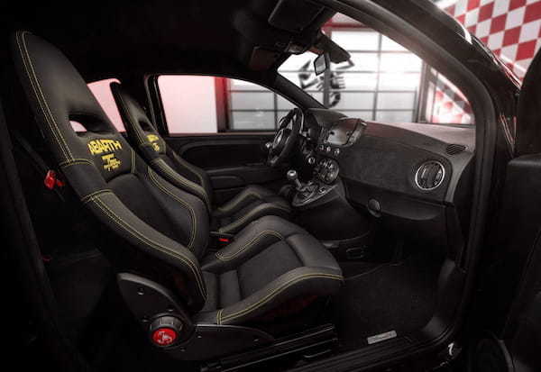 わずか1,368台! T-Jetエンジンオマージュの限定モデル、新型「アバルト695 75周年アニヴェルサリオ」