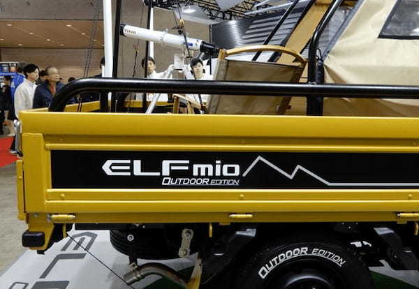 小型トラックのいすゞ・エルフをベースとした純正コンセプトパーツ装着車両の「ELF FUTURE ACCESSORIES EDITION」と「ELFmio OUTDOOR EDITION」が初公開