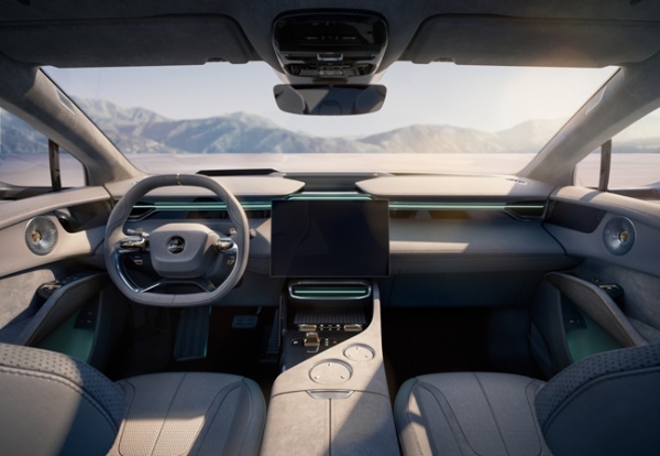 ロータスの新型電動SUV「エレトレ」の日本における予約受注が開始