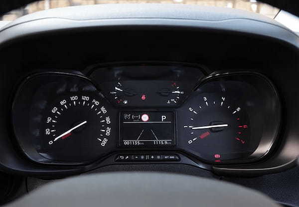 【最新モデル試乗】道具っぽいシンプルさが魅力。ニューMPV、フィアット・ドブロの骨太の個性